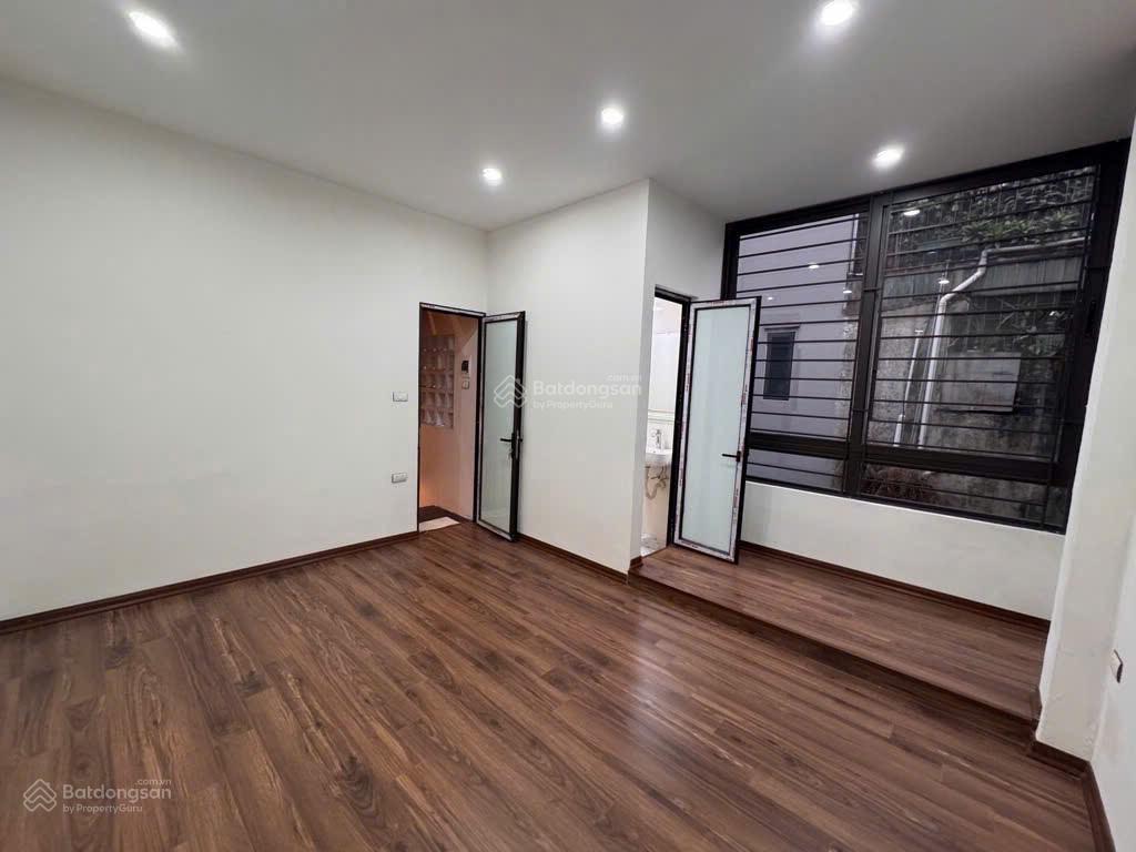 Bán nhà 4 tầng, gần đh bách kinh xây. căn góc 2 thoáng, ngõ to cách phố 20m, nhỉnh 5 tỷ