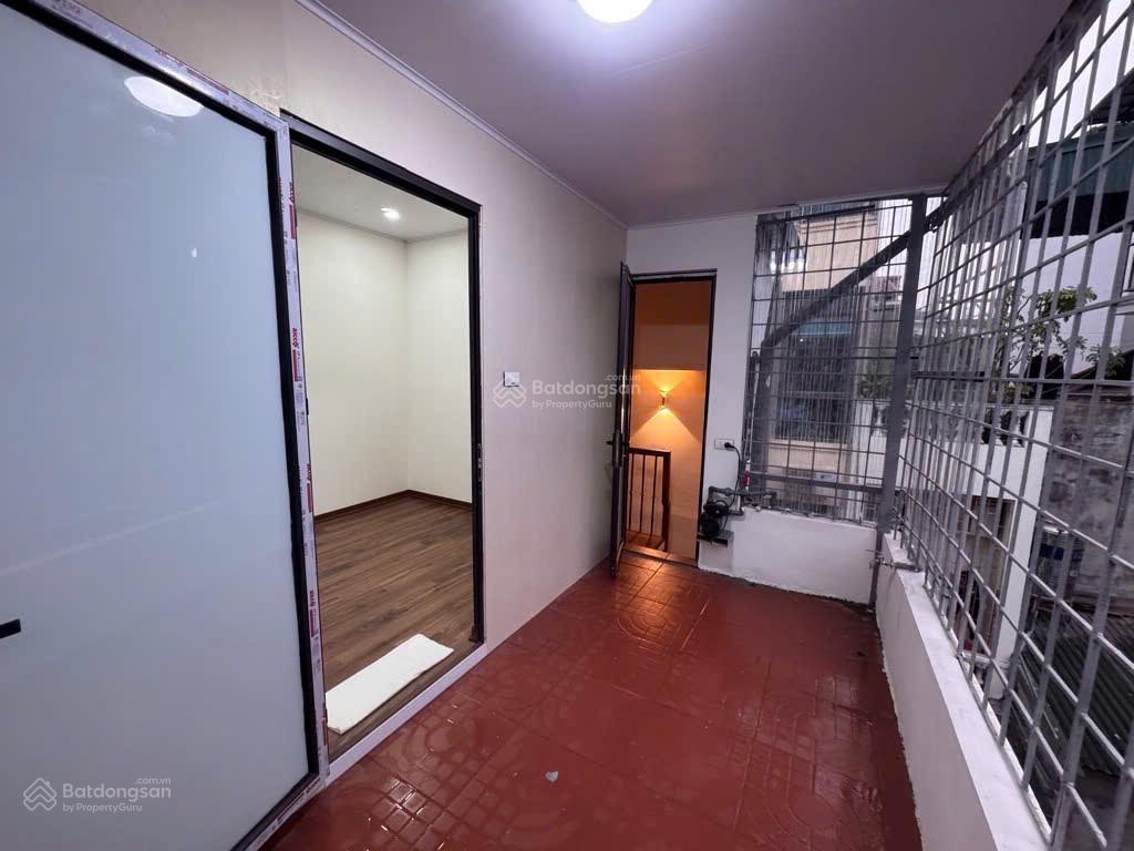 Bán nhà 4 tầng, gần đh bách kinh xây. căn góc 2 thoáng, ngõ to cách phố 20m, nhỉnh 5 tỷ