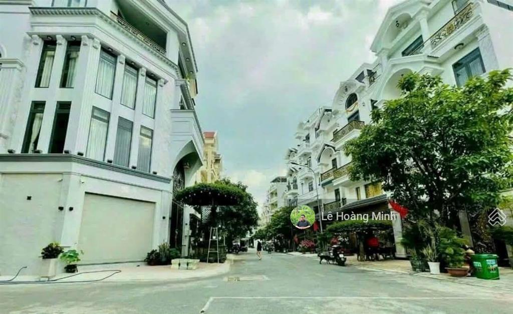 Biệt thự mini ngang 5,5m, 5 tầng có thang máy. đường 13m khu biệt thự tân chánh hiệp 10