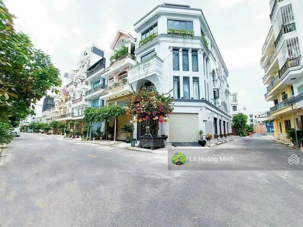 Biệt thự mini ngang 5,5m, 5 tầng có thang máy. đường 13m khu biệt thự tân chánh hiệp 10