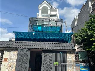 Nhà phố 4,5m x 25m. đúc 3 lầu mặt tiền đường hiệp thành 12
