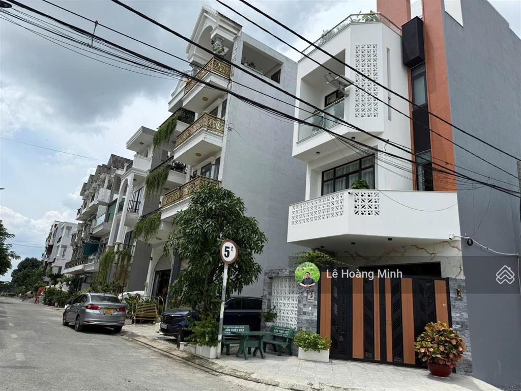Nhà phố 4,5m x 14m. 3 tầng hẻm rộng 14m khu vip lê thị riêng ngay kdc hà đô