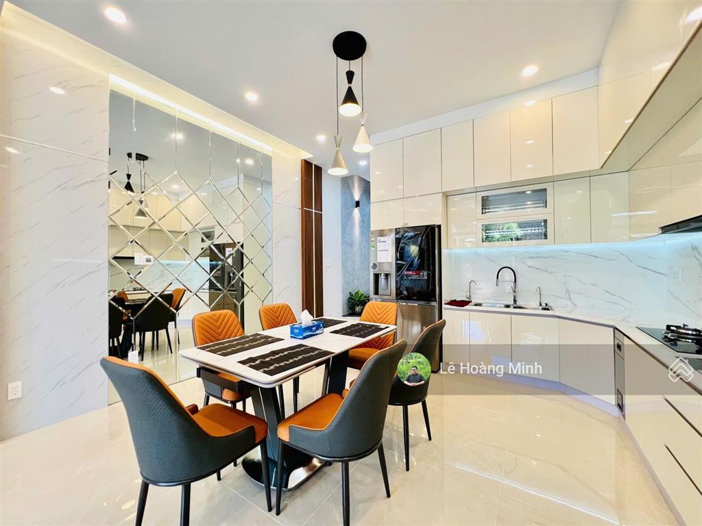 Siêu phẩm 5m x 25m, 4 tầng có thang máy full nội thất xịn mặt tiền đường hiệp thành 18