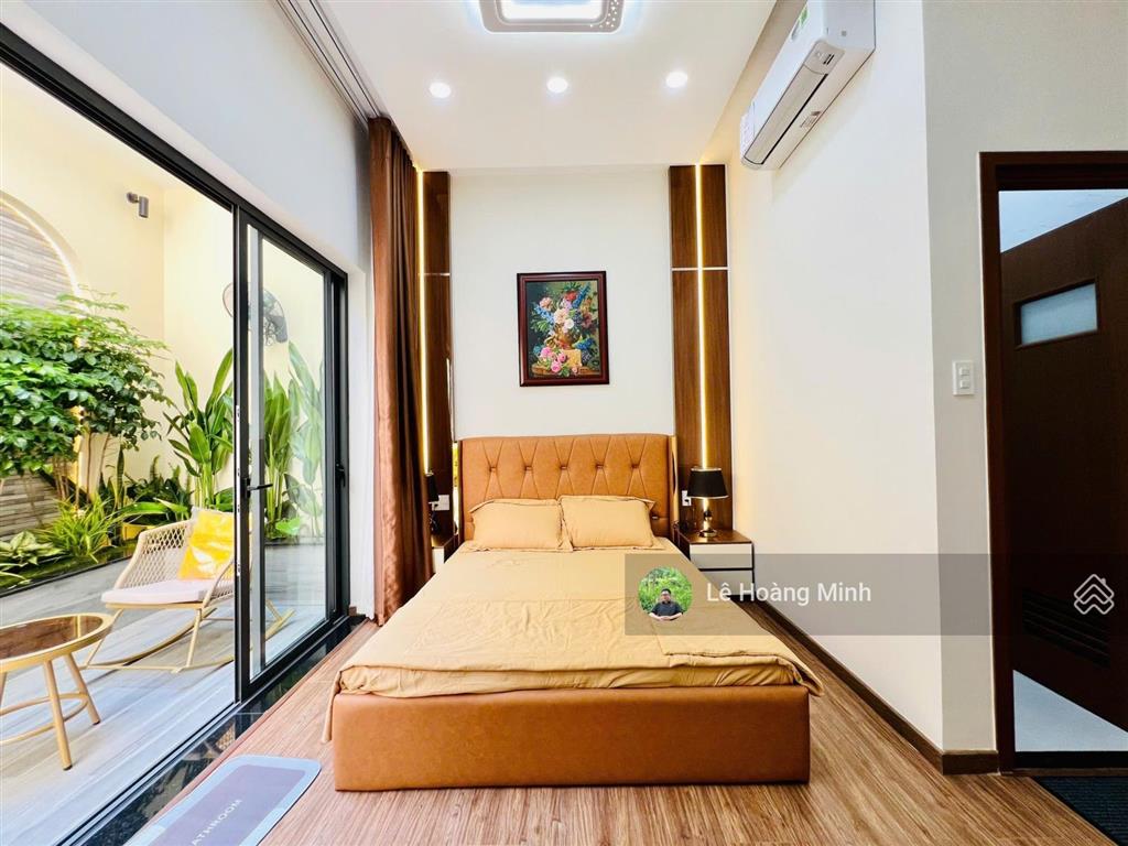 Siêu phẩm 5m x 25m, 4 tầng có thang máy full nội thất xịn mặt tiền đường hiệp thành 18