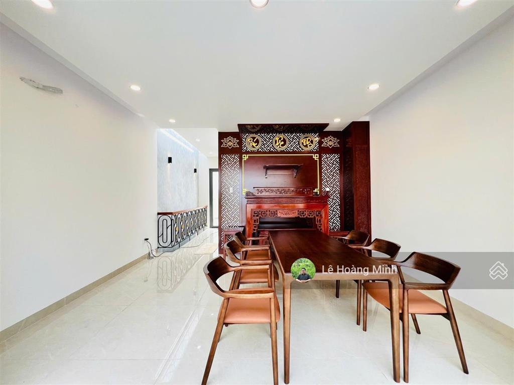 Siêu phẩm 5m x 25m, 4 tầng có thang máy full nội thất xịn mặt tiền đường hiệp thành 18