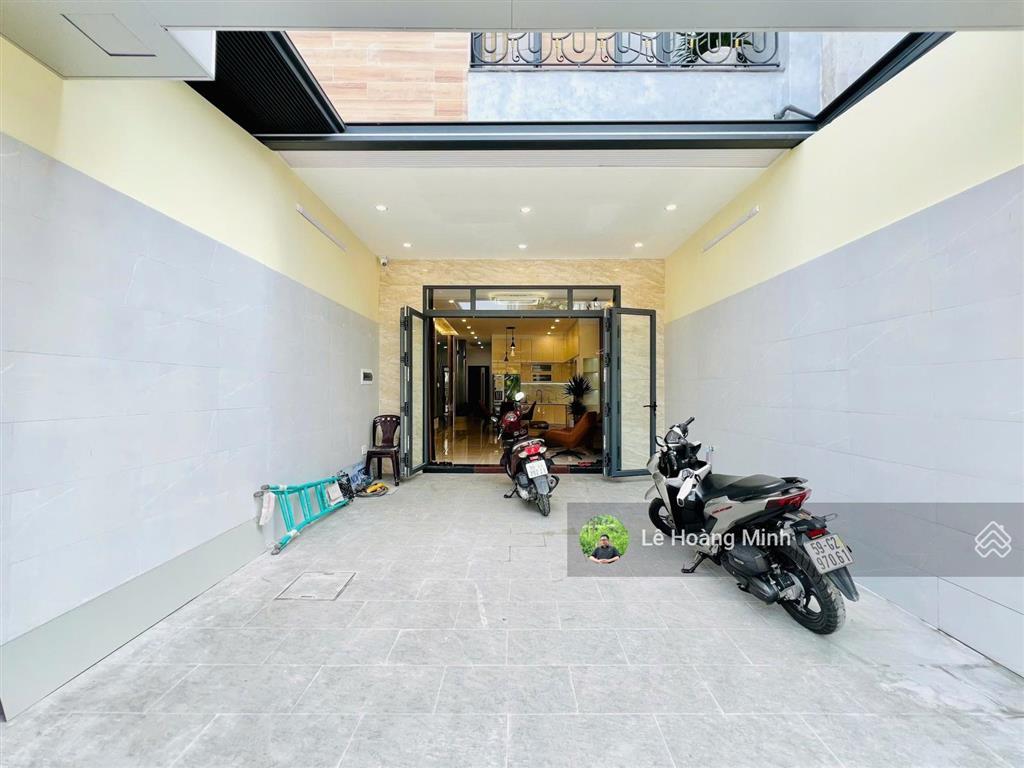 Siêu phẩm 5m x 25m, 4 tầng có thang máy full nội thất xịn mặt tiền đường hiệp thành 18