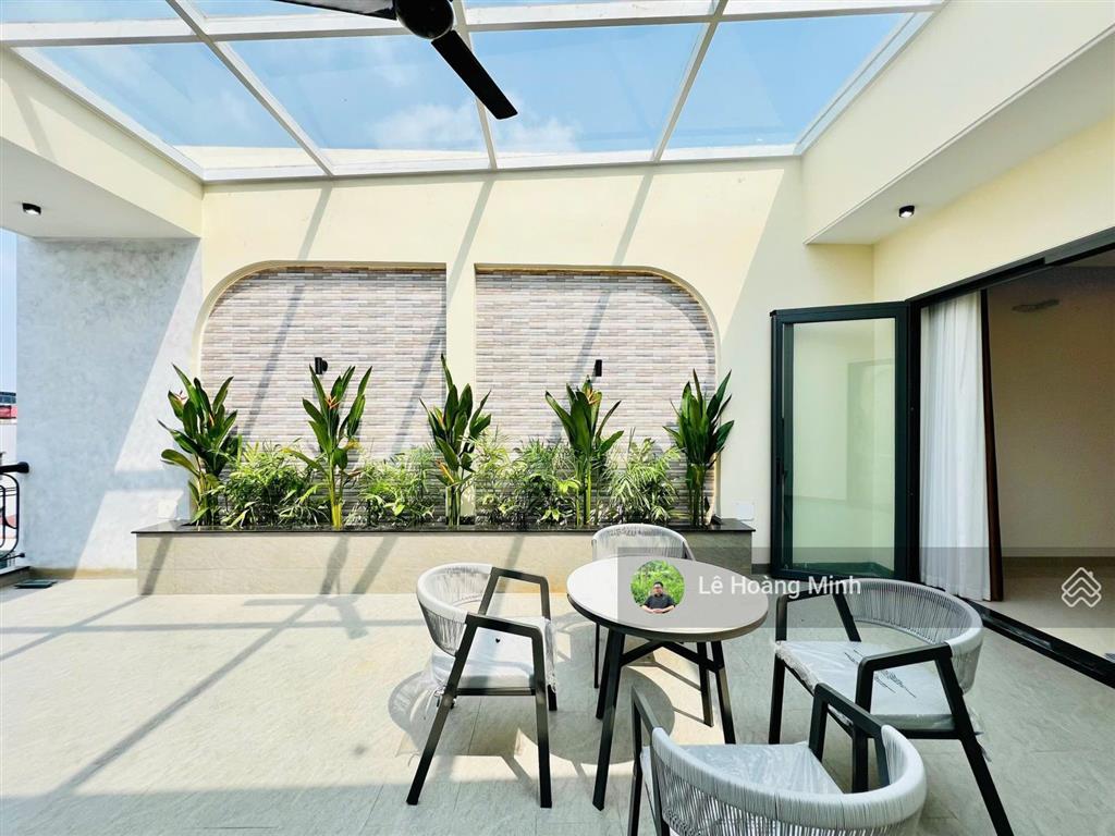 Siêu phẩm 5m x 25m, 4 tầng có thang máy full nội thất xịn mặt tiền đường hiệp thành 18