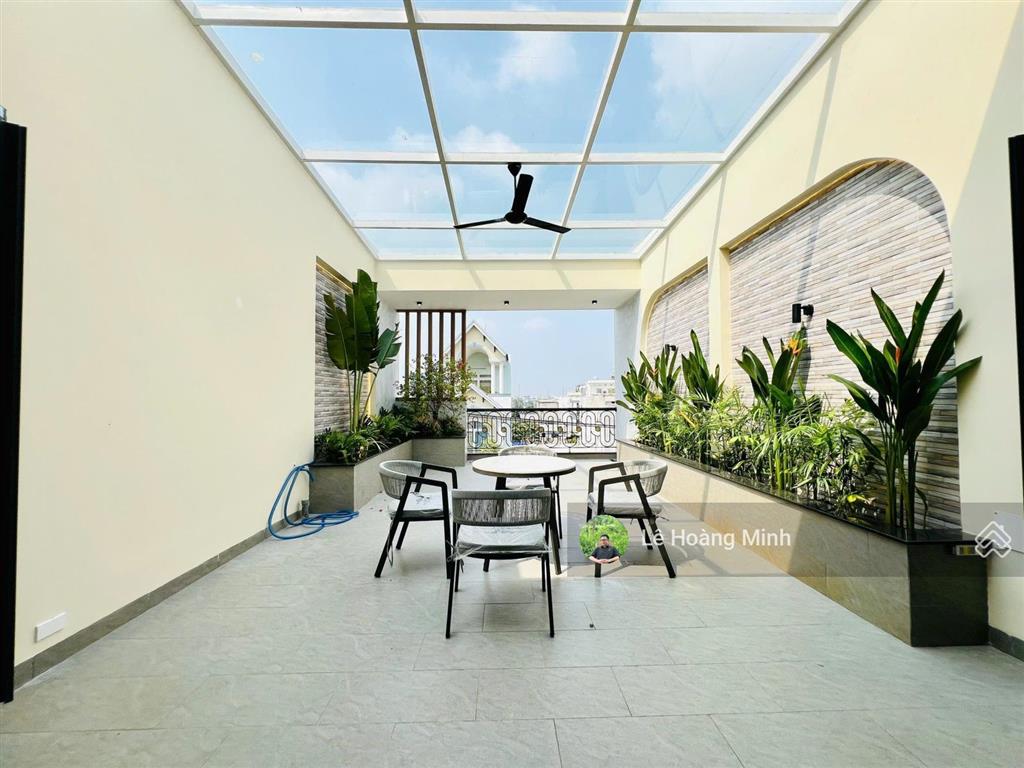Siêu phẩm 5m x 25m, 4 tầng có thang máy full nội thất xịn mặt tiền đường hiệp thành 18