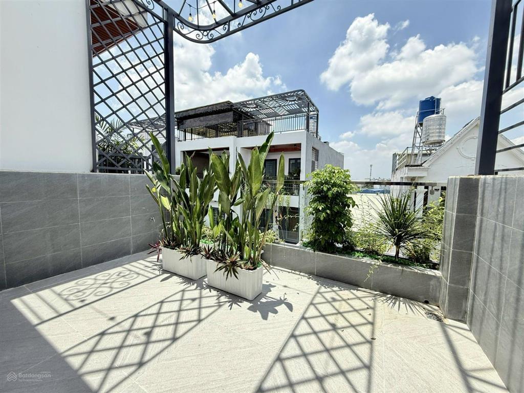 Siêu phẩm 4 tầng ô thang máy mặt tiền nhánh đường trung mỹ tây 13a, cách ngã tư an sương 500m