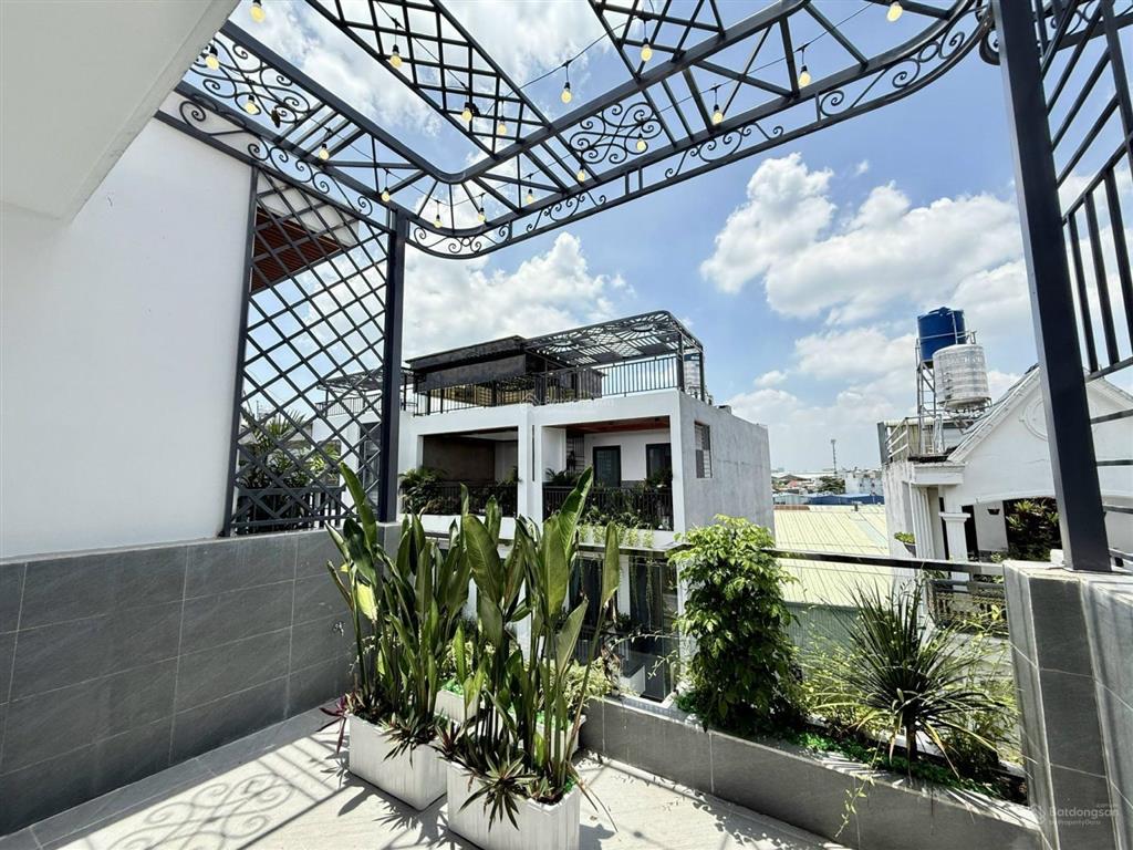 Siêu phẩm 4 tầng ô thang máy mặt tiền nhánh đường trung mỹ tây 13a, cách ngã tư an sương 500m