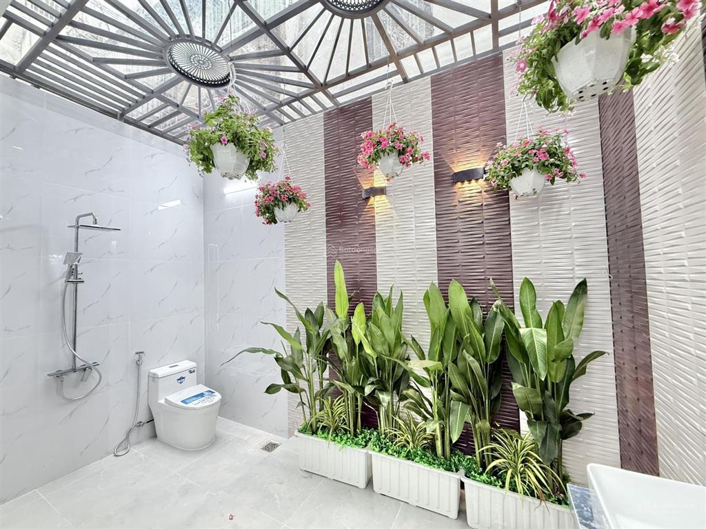 Siêu phẩm 4m x 18m. 4 tầng ô thang máy. 1/ hẻm 8m thông đường trung mỹ tây 09