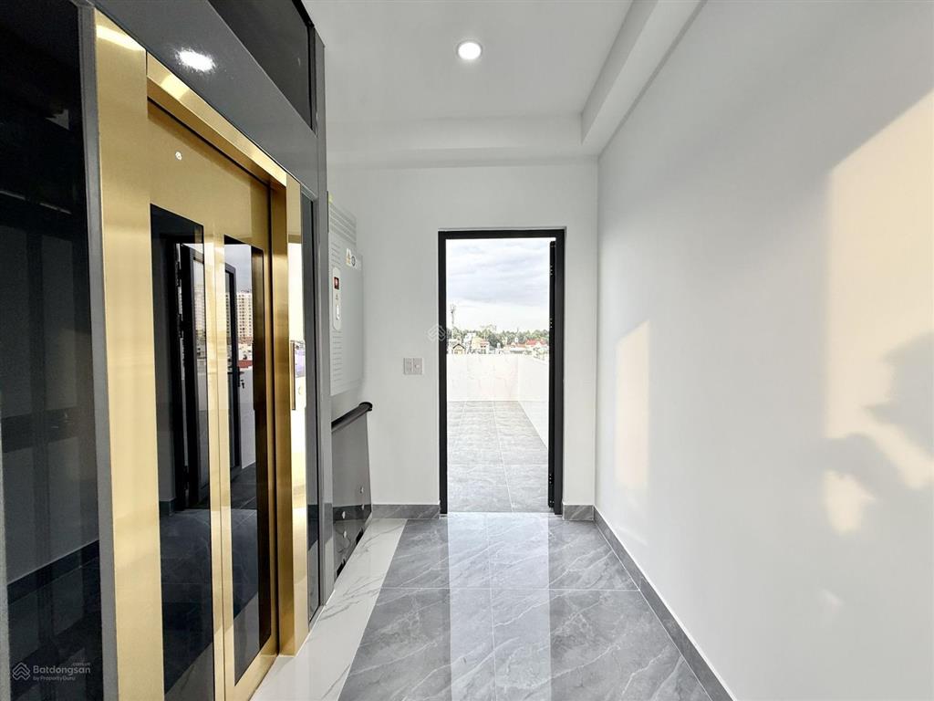 Siêu phẩm 4m x 18m. 4 tầng ô thang máy. 1/ hẻm 8m thông đường trung mỹ tây 09