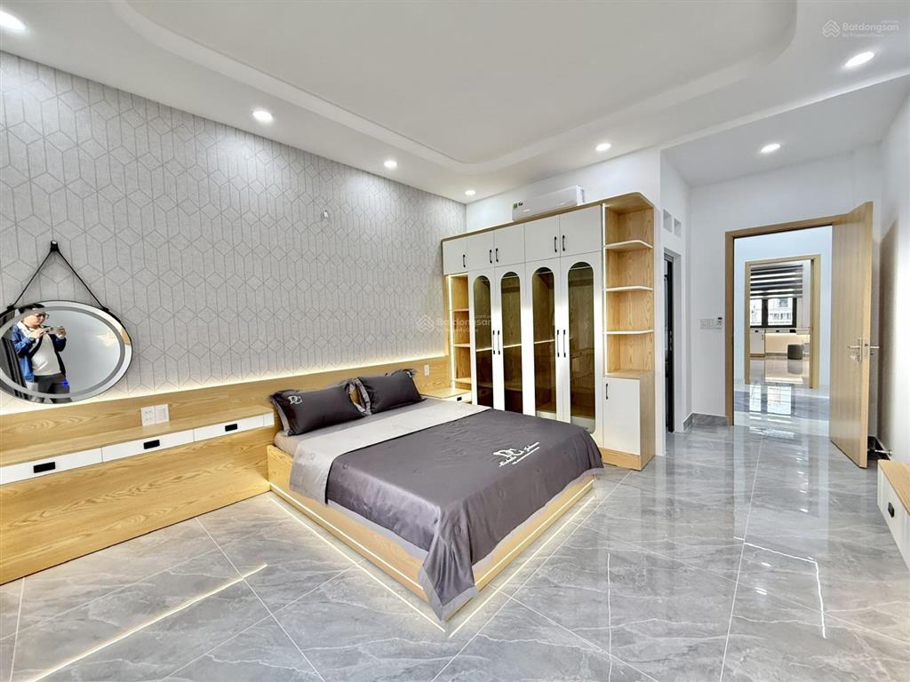 Siêu phẩm 4m x 18m. 4 tầng ô thang máy. 1/ hẻm 8m thông đường trung mỹ tây 09