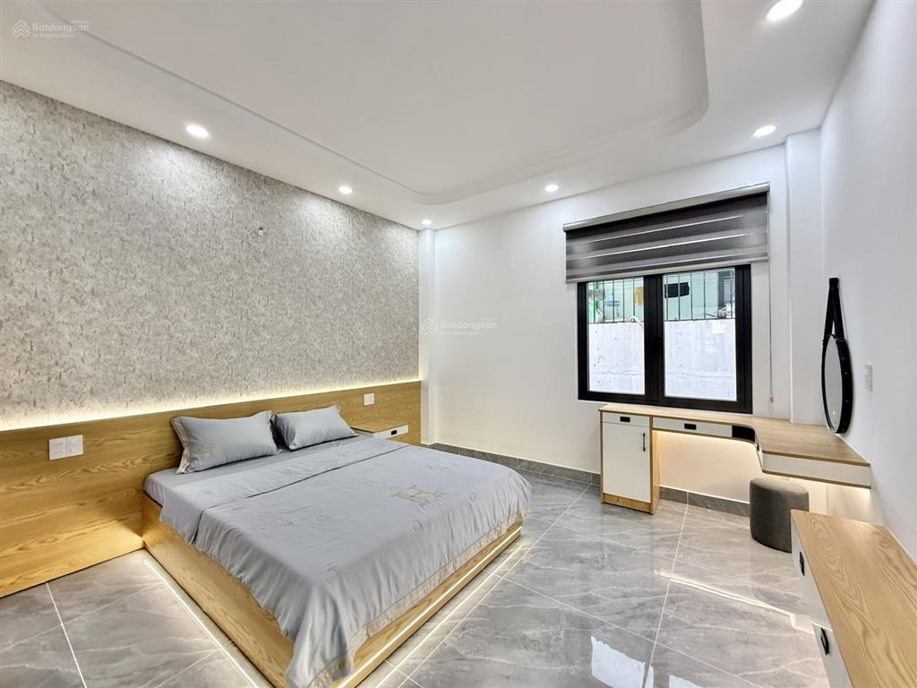 Siêu phẩm 4m x 18m. 4 tầng ô thang máy. 1/ hẻm 8m thông đường trung mỹ tây 09