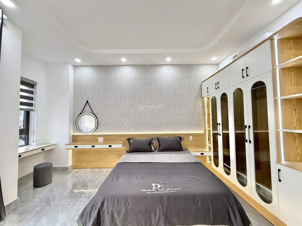 Siêu phẩm 4m x 18m. 4 tầng ô thang máy. 1/ hẻm 8m thông đường trung mỹ tây 09