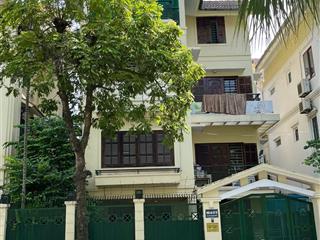 Siêu biệt thự, sân vườn, 150m2 4 tầng phố tam trinh, sánh tầm giới thượng lưu