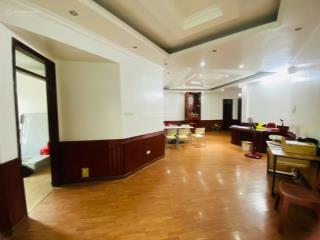 Cho thuê căn hộ chung cư tòa 34t kđt mới trung hòa nhâ chính, p yên hòa. dt 152m2, 3pn, 2 wc.