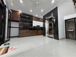 Bán nhà 6 tầng thang máy nhập khẩu, 74,9m2, 22,3 tỷ tại hoàng quốc việt, phân lô ô tô tránh.