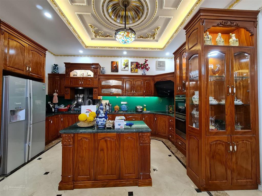 Bán biệt thự mặt phố lưu khánh đàm, việt hưng. dt 200m2 x 4 tầng, giá nhỉnh 50 tỷ