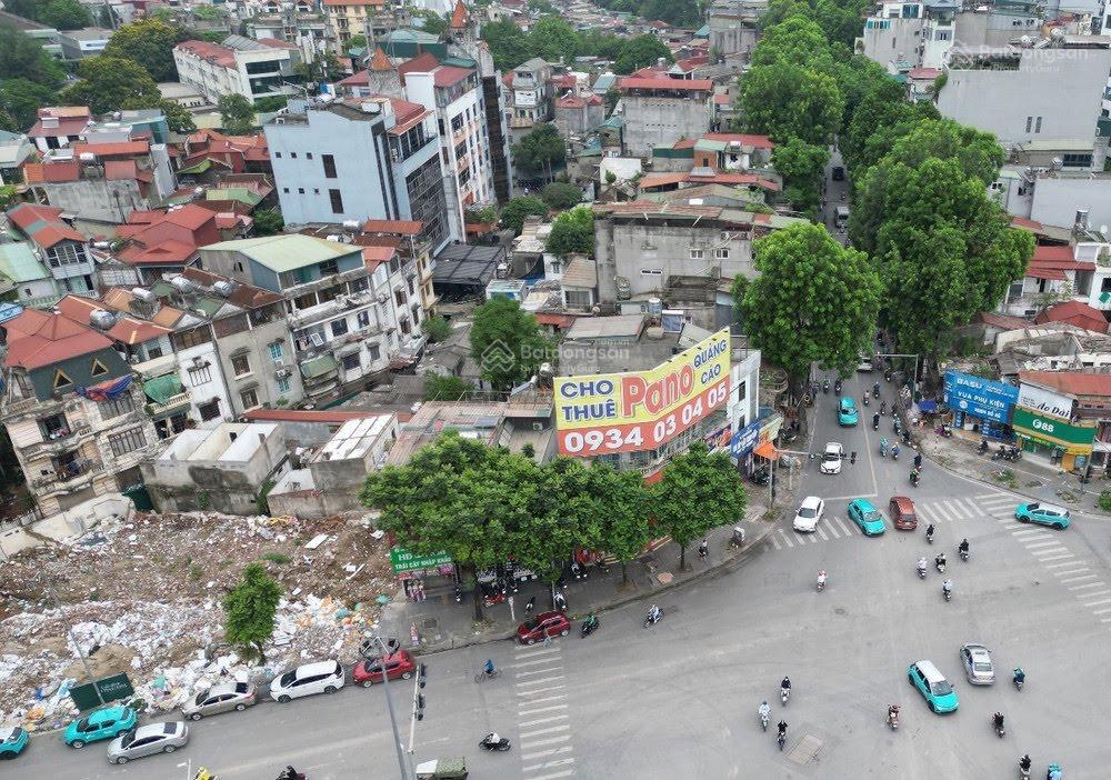 Bán nhà mặt phố la thành mới  đống đa, 135m2 x 3t mt 8,8m giá 40,5 tỷ. 1 mặt phố 1 mặt ngõ, hiếm
