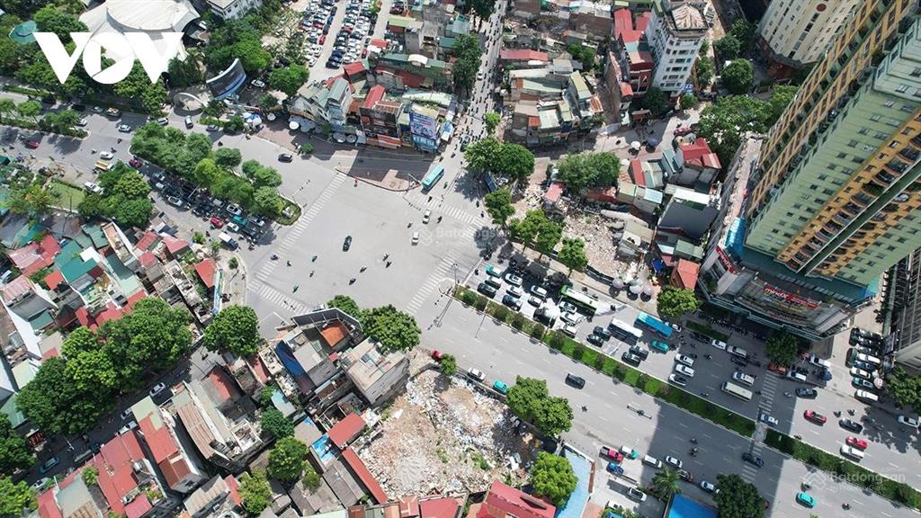 Bán nhà mặt phố la thành mới  đống đa, 135m2 x 3t mt 8,8m giá 40,5 tỷ. 1 mặt phố 1 mặt ngõ, hiếm