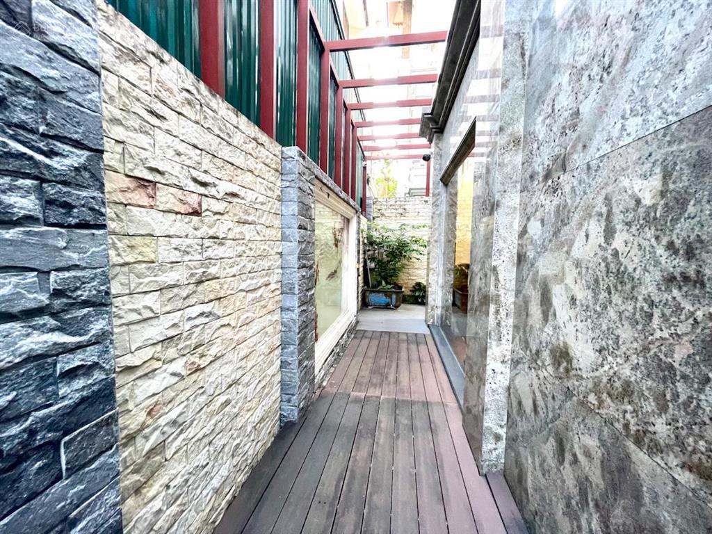 Bán bt vip mặt phố bậc nhất kđt linh đàm, 260m2 giá 79tỷ. yên tĩnh, thoáng mát, duy nhất 1 căn