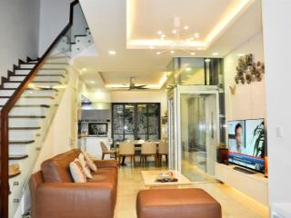 Bán btsl vinhomes thăng long căn góc 154m2 hoàn thiện đẹp có thang máy giá bán 32 tỷ