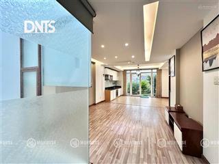 Cho thuê penthouse căn hộ 1 phòng ngủ, nội thất cơ bản, cực rộng gần bùi viện, đh văn lang quận 1