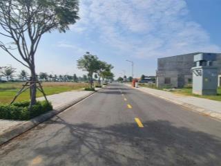Lô góc 3mặt tiền 150m2 ngay chợ long thành cách sân bay 10p di chuyển dân cư đông khai thác dc ngay