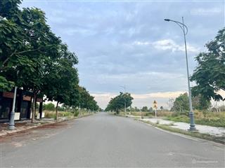 Bán lô 100m2 ngang 5m vị trí kinh doanh tốtcách sb long thành 7p đi xesổ sẵn công chứng 10tr/m2
