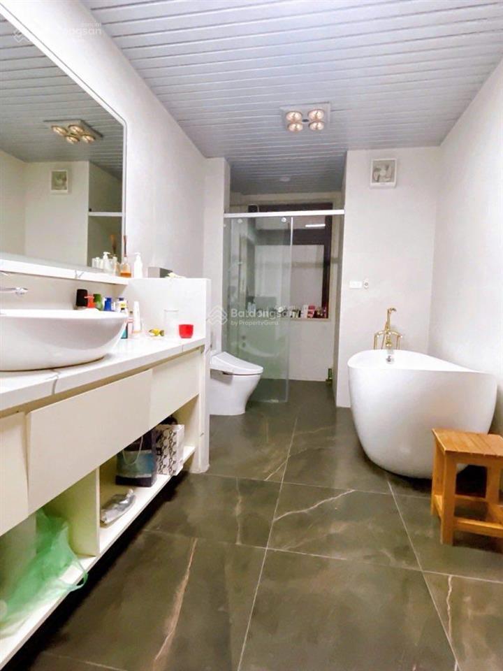 Siêu phẩm bt bắc linh đàm, lô góc 2 mặt ô tô tránh, 230m2 giá 69 tỷ, thang máy, nội thất gỗ quý