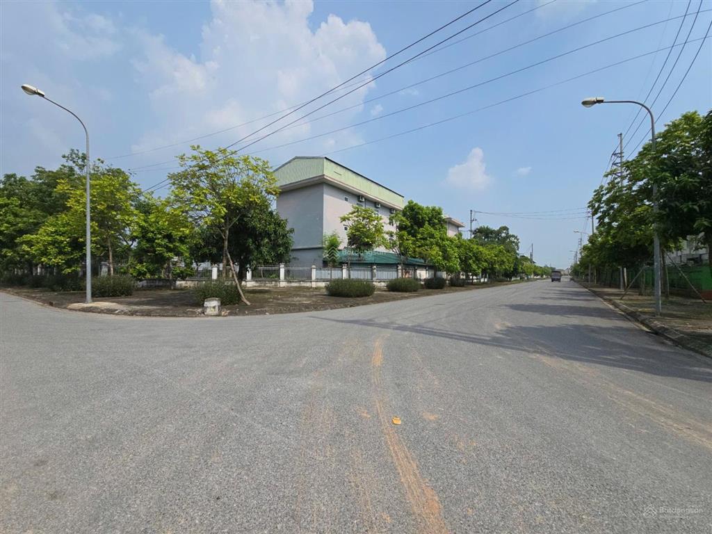 Bán đất vàng tại thường tín lô góc cực hiếm, mặt tiền rộng, vỉa hè hai bên, 131m2 chỉ 7,5 tỷ