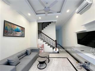 Cần bán lk chà là 6 gần trường học, công viên, đường lớn ô tô đi, hoàn thiện full 5 tầng giá 7,7 tỷ