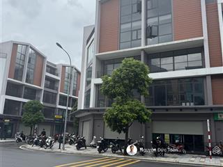 Quỹ ngoại giao căn đẹp trục thông, áp góc phố biển ocp3  pb10, 13 dòng 85m hướng đn giá 13,7 tỷ