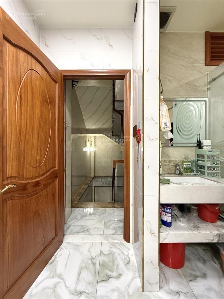 Nhà mặt tiền 7 tầng đường nguyễn trãi p4 q5