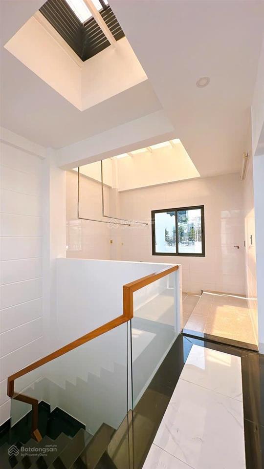 Hạ giá bán nhanh chuyển cv nhà sát hẻm xh tân vĩnh dt 6m sâu 10m vuông nở hậu 8,9ty còn bớt lộc