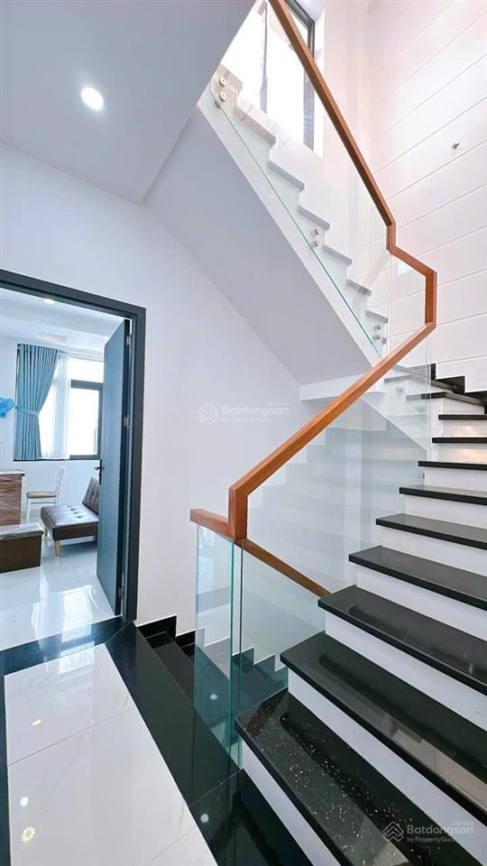 Hạ giá bán nhanh chuyển cv nhà sát hẻm xh tân vĩnh dt 6m sâu 10m vuông nở hậu 8,9ty còn bớt lộc