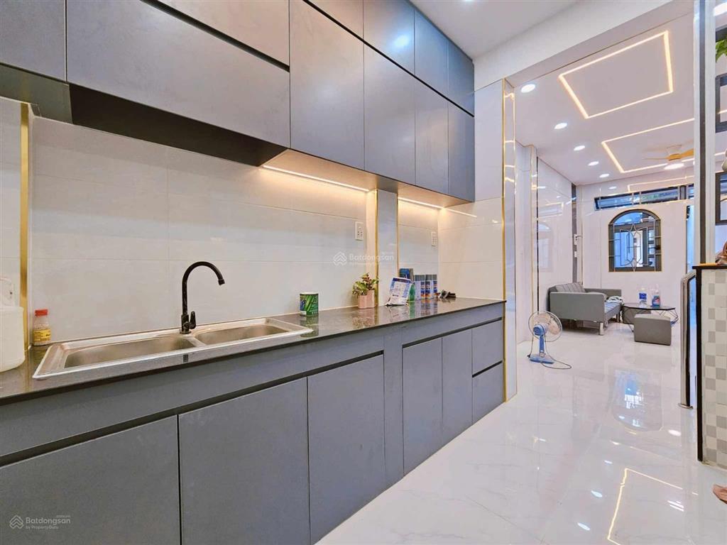 Bán nhà mới vip  hòn xện  dt 82m2(5x17m) 3tầng  5pn  đ10m  gần biển  chỉ nhỉnh 5. x tỷ