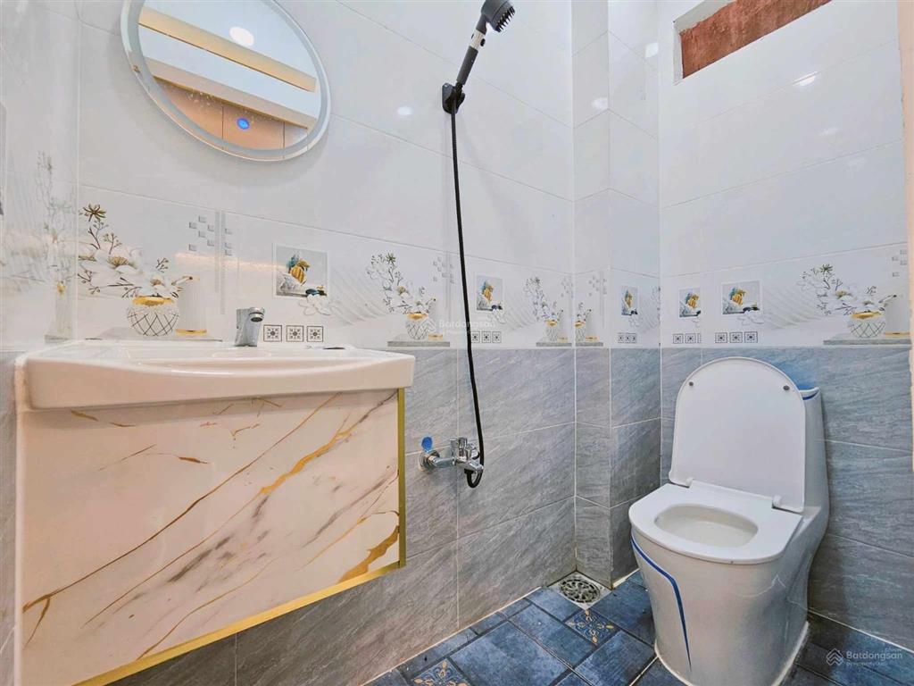 Bán nhà mới vip  hòn xện  dt 82m2(5x17m) 3tầng  5pn  đ10m  gần biển  chỉ nhỉnh 5. x tỷ