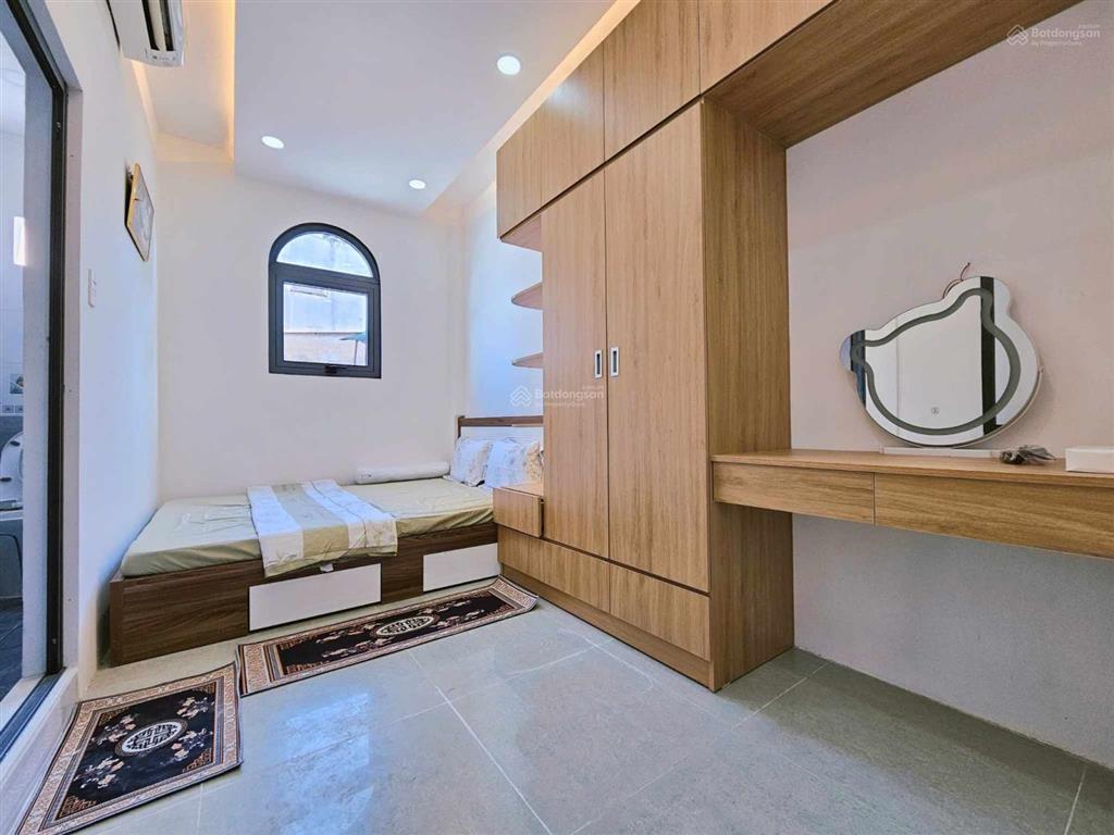 Bán nhà mới vip  hòn xện  dt 82m2(5x17m) 3tầng  5pn  đ10m  gần biển  chỉ nhỉnh 5. x tỷ