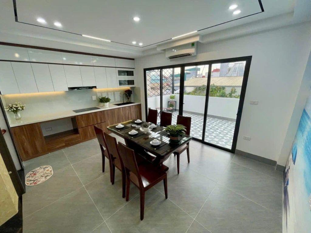Bán Gấp Nhà Phố Ngọc Lâm Long Biên 45m2 6T Gara, Thang Máy, Ngõ Thông Nhỉnh 12 Tỷ