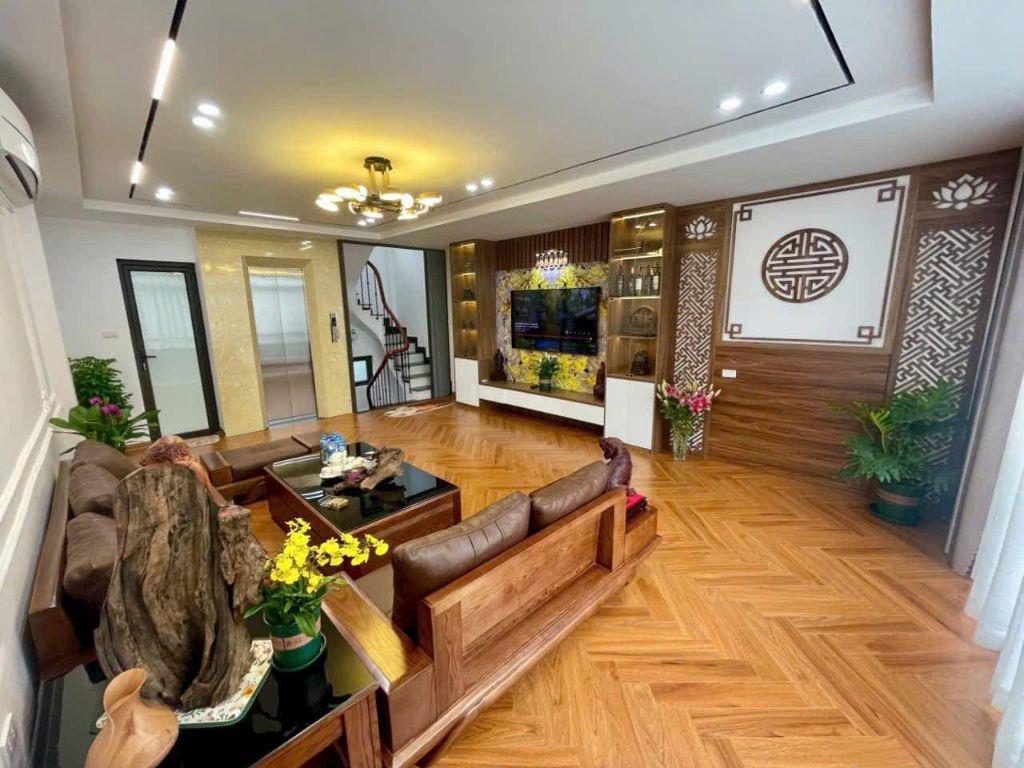 Bán Gấp Nhà Phố Ngọc Lâm Long Biên 45m2 6T Gara, Thang Máy, Ngõ Thông Nhỉnh 12 Tỷ