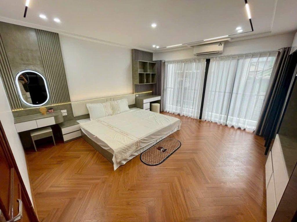 Bán Gấp Nhà Phố Ngọc Lâm Long Biên 45m2 6T Gara, Thang Máy, Ngõ Thông Nhỉnh 12 Tỷ