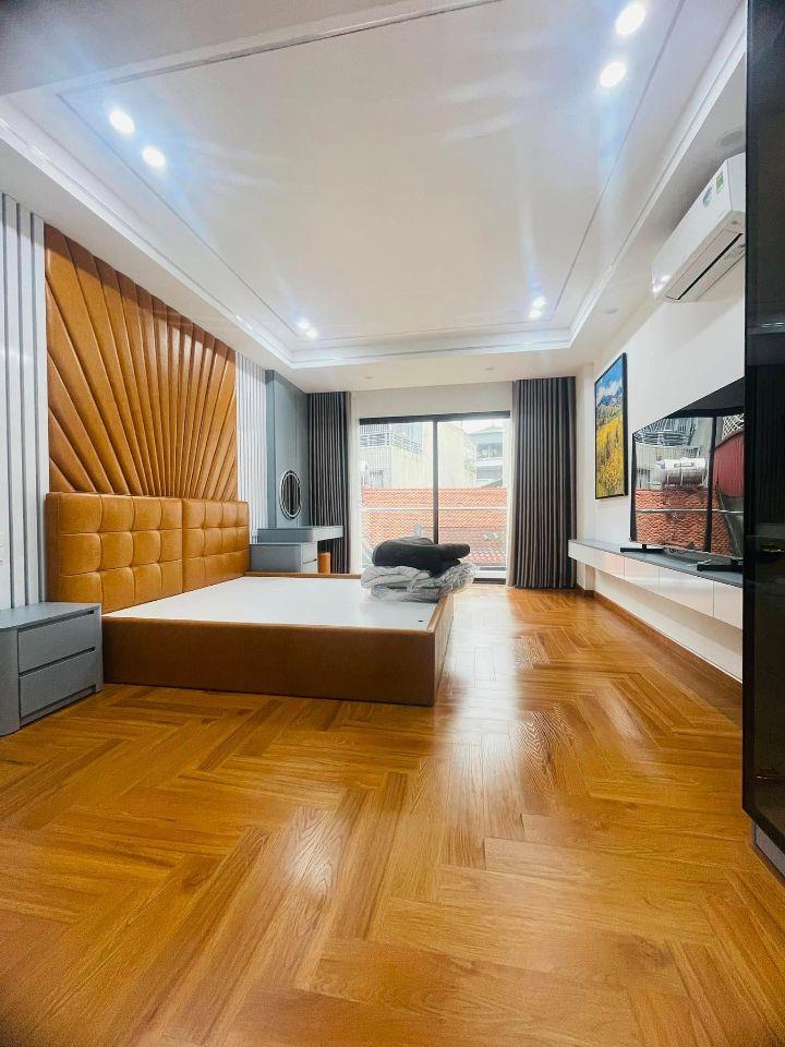Chủ bán gấp căn 46m2 phố Nguyễn Văn Cừ 7T gara thang máy kinh doanh, chỉ 12.7 tỷ