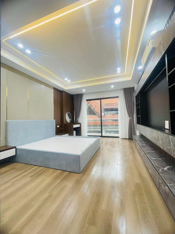 Chủ bán gấp căn 46m2 phố Nguyễn Văn Cừ 7T gara thang máy kinh doanh, chỉ 12.7 tỷ