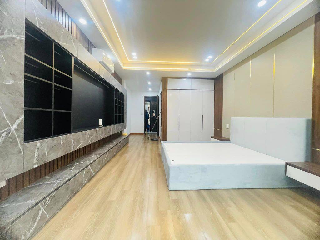 Chủ bán gấp căn 46m2 phố Nguyễn Văn Cừ 7T gara thang máy kinh doanh, chỉ 12.7 tỷ