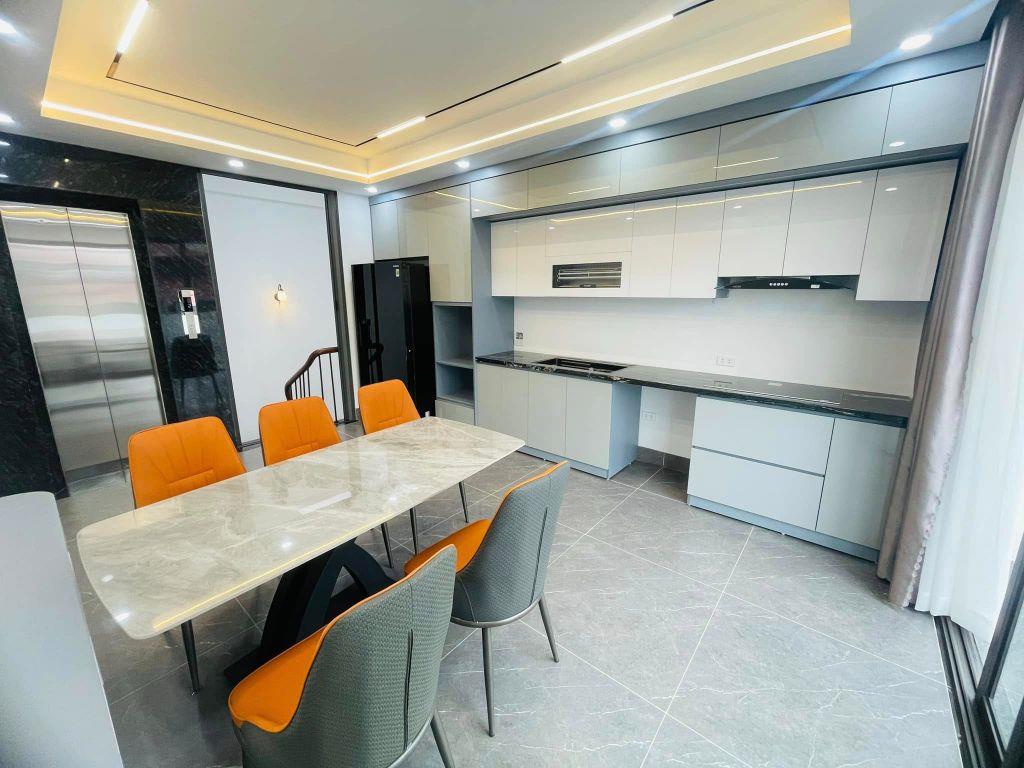 Chủ bán gấp căn 46m2 phố Nguyễn Văn Cừ 7T gara thang máy kinh doanh, chỉ 12.7 tỷ