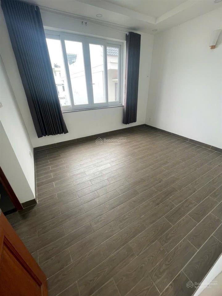 Cho thuê nhà riêng 3 lầu mặt tiền 20m thông liên phường q9 giá 25tr/tháng