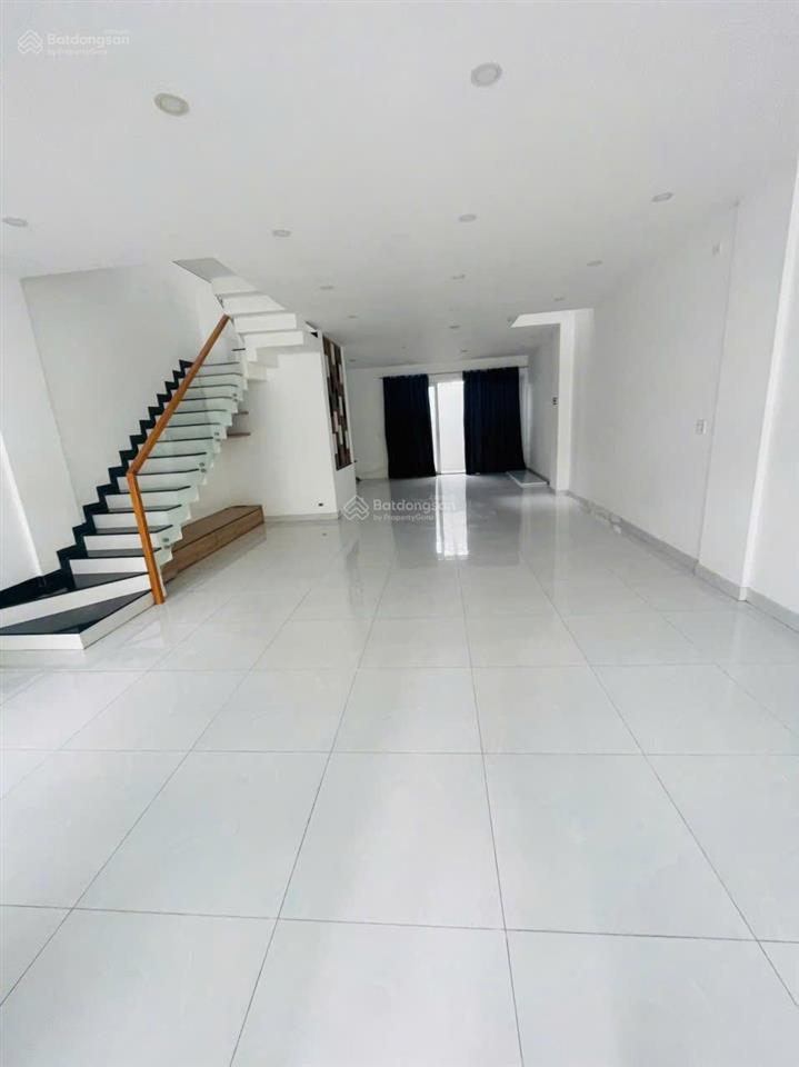 Cho thuê nhà riêng 3 lầu mặt tiền 20m thông liên phường q9 giá 25tr/tháng