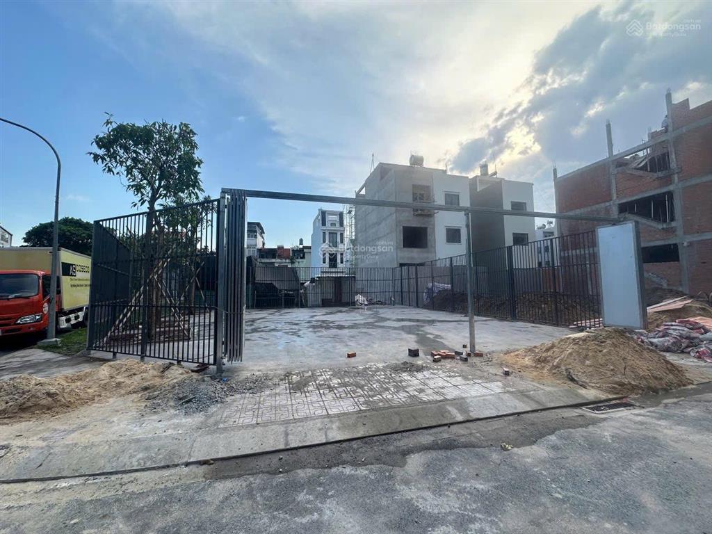 Bán nhà khu vip 2 mặt tiền đường 10m view công viên gần trường cao đẳng quốc tế giá tốt nhất